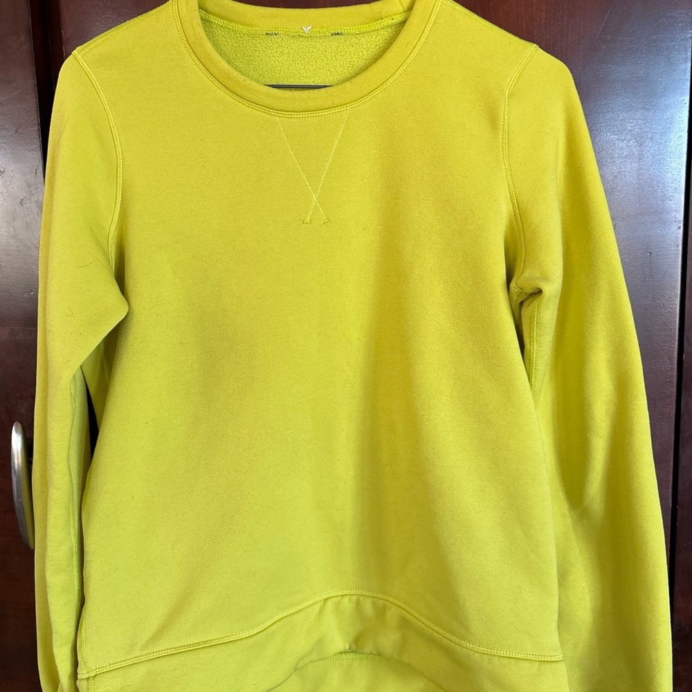 Lululemon keep is cozy bright Yellow green Sweatshirt size 6